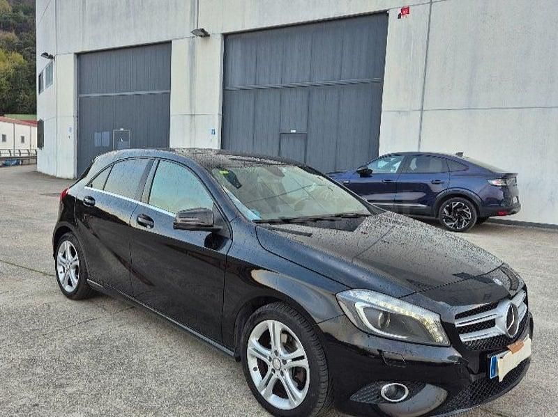 Usado Mercedes A200 Urban 136 CV (100 kW) 2015 Negro Berlina