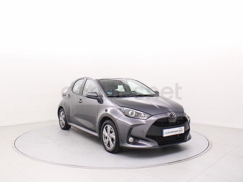Usado Toyota Yaris Cross Active 116 CV (85 kW) 2024 Gris / plata SUV