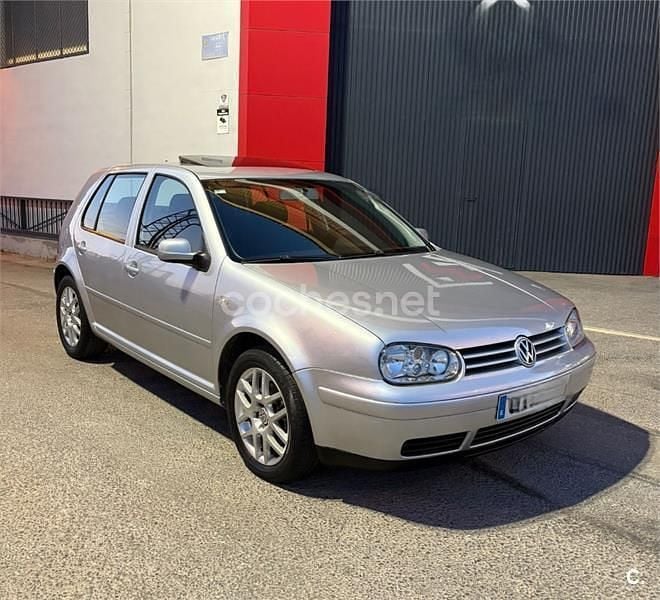 Gris / plata Usado 2003 VW Golf Berlina | 4900 € (Precio justo) - Imagen 1/4