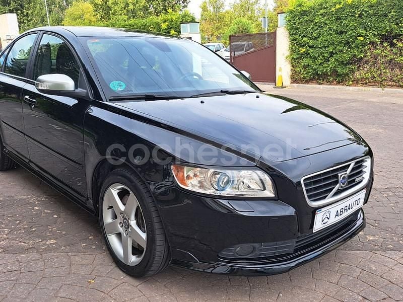 Negro Usado 2008 Volvo S40 Momentum Berlina | 8300 € - Imagen 1/4