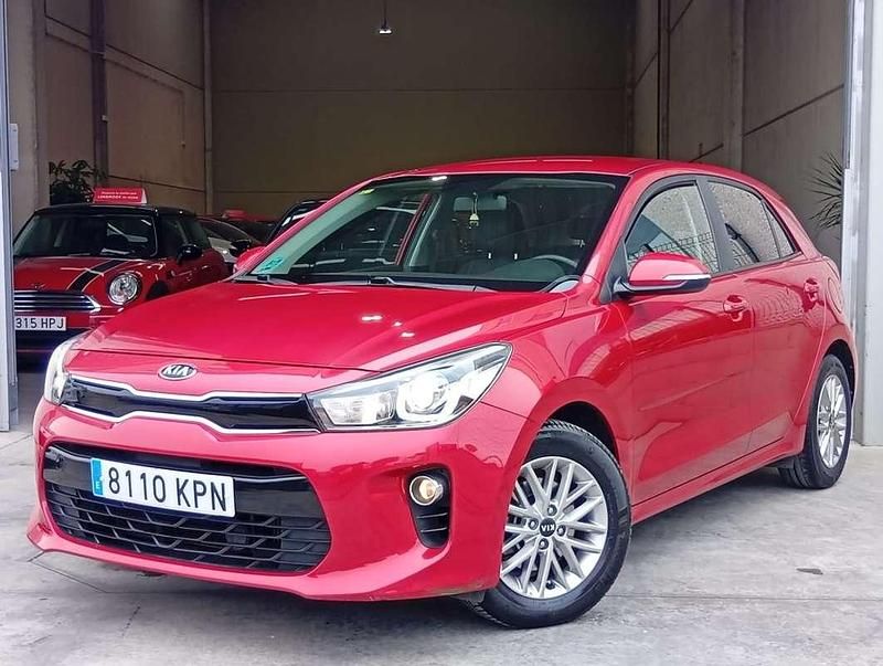 Usado Kia Rio 101 CV (74 kW) 2018 Rojo Utilitario