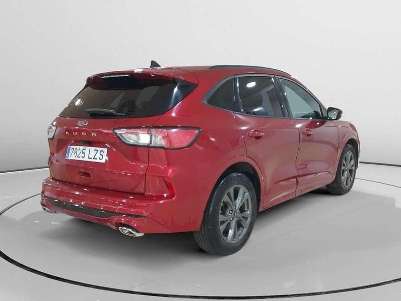 Usado Ford Kuga ST-Line 151 HP (111 kW) 2022 Vermelho SUV
