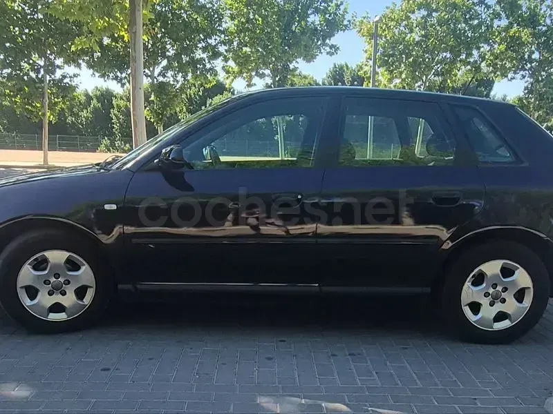 Usado Audi A3 Ambition 102 CV (75 kW) 2003 Azul Utilitario