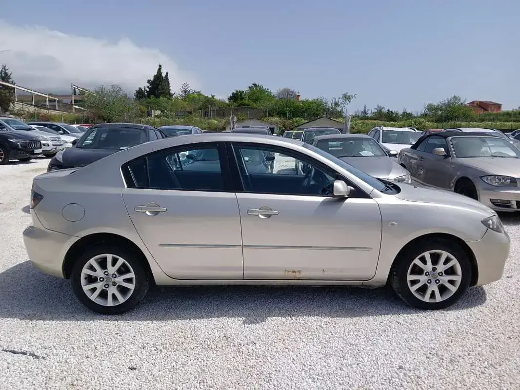 Usado Mazda 3 Active 109 CV (80 kW) 2007 Beige Utilitario