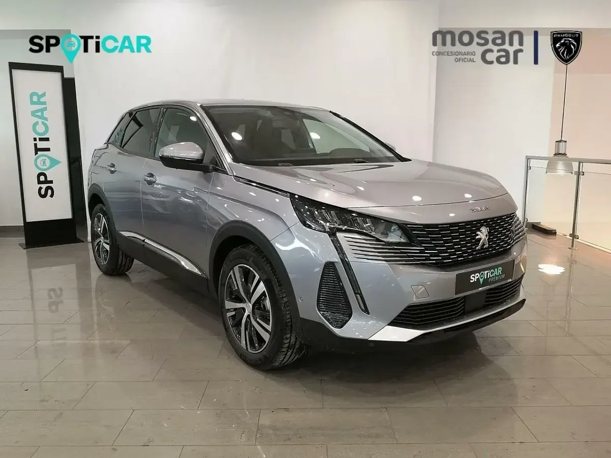 Usado Peugeot 3008 Allure 131 CV (96 kW) 2024 Gris SUV