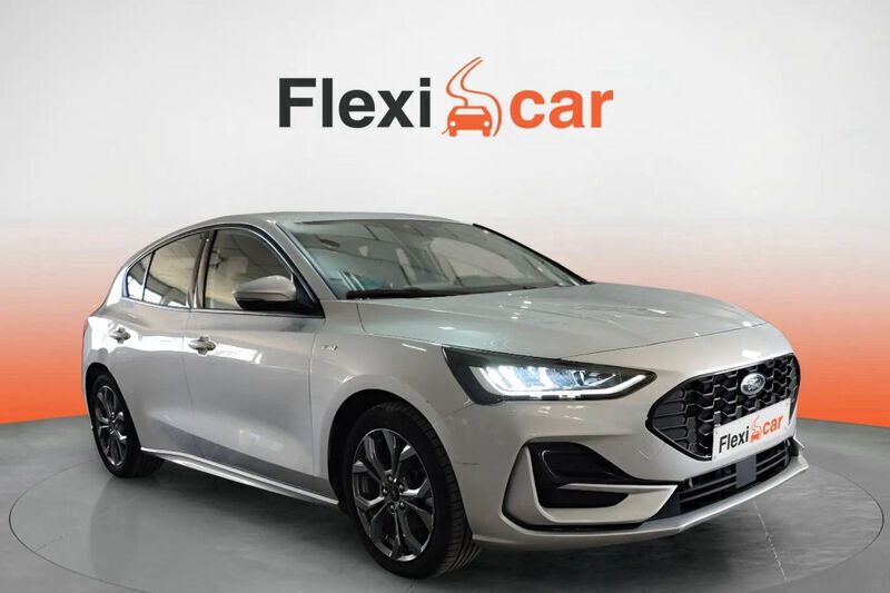 Gris Usado 2023 Ford Focus ST-Line Berlina | 17.490 € (Buen precio) - Imagen 1/4
