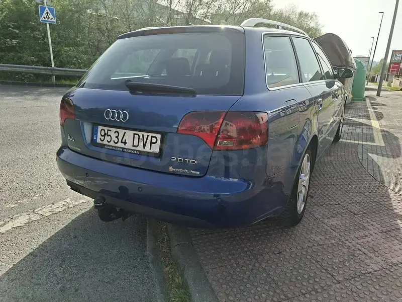 Usado Audi A4 140 CV (102 kW) 2006 Azul Familiar