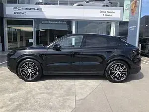 Usado Porsche Cayenne E-Hybrid 471 CV (346 kW) 2025 Negro metalizado SUV