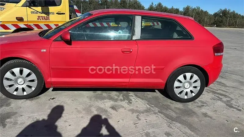 Usado Audi A3 Ambiente 102 CV (75 kW) 2005 Rojo Utilitario