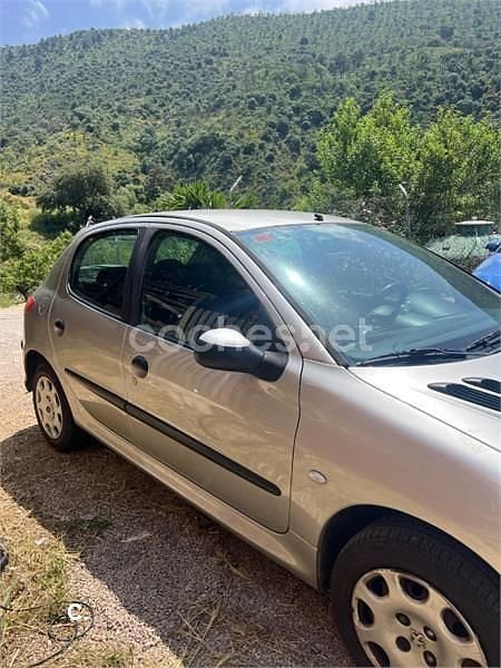 Usado Peugeot 206 70 CV (51 kW) 2005 Gris / plata Berlina