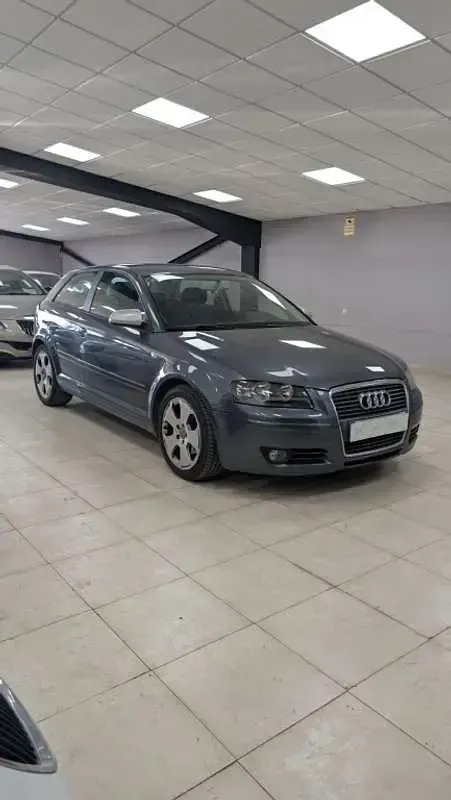 Usado Audi A3 Ambition 140 CV (102 kW) 2006 Negro Utilitario