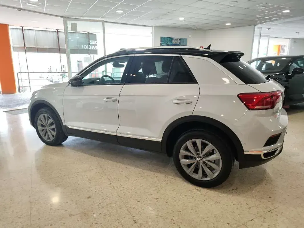 Usado VW T-Roc Advance 116 CV (85 kW) 2021 Plateado SUV