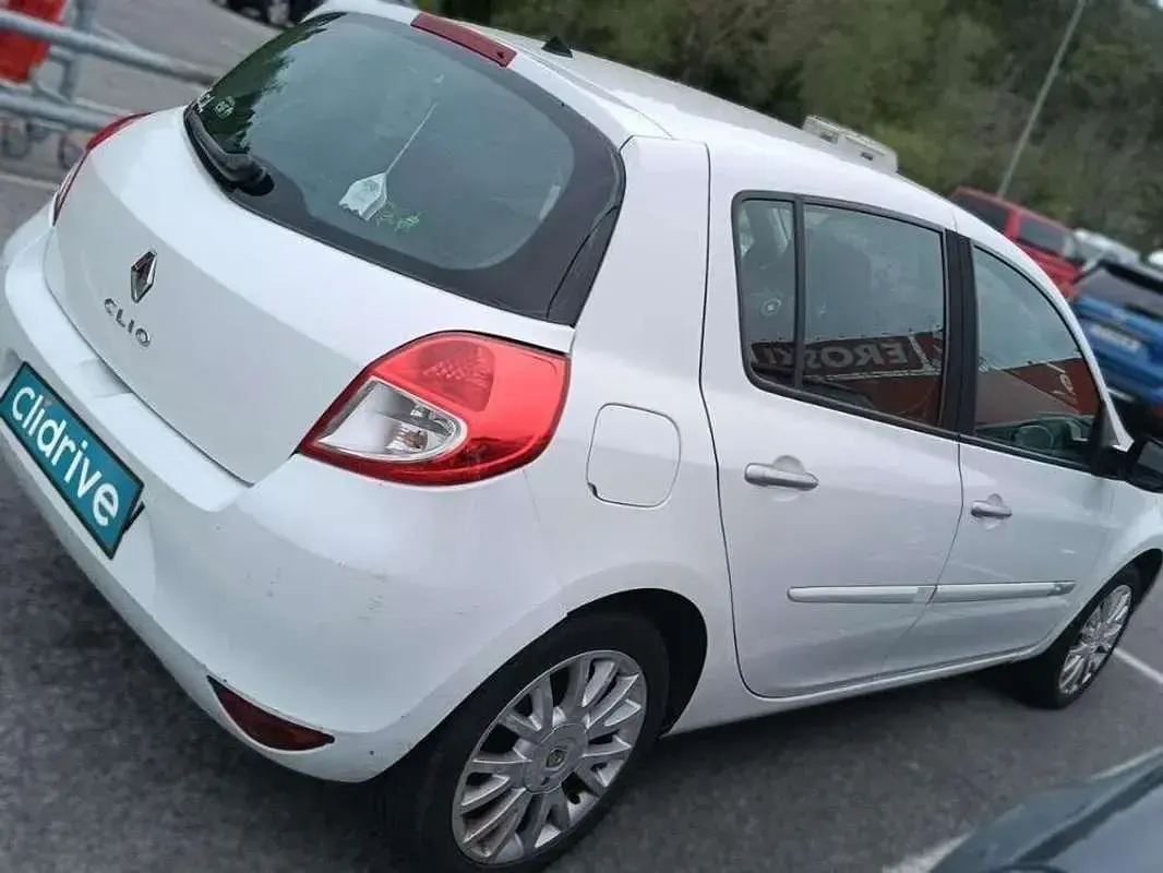 Usado Renault Clio Expression 86 CV (63 kW) 2010 Blanco Utilitario