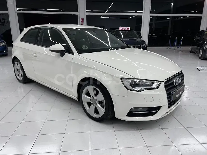 Usado Audi A3 Attraction 105 CV (77 kW) 2014 Blanco Berlina