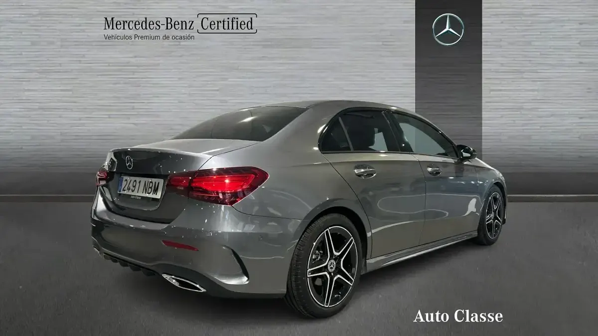 Usado Mercedes A180 136 CV (100 kW) 2025 Gris Berlina