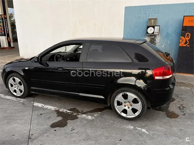 Usado Audi A3 Attraction 140 CV (102 kW) 2006 Negro Utilitario