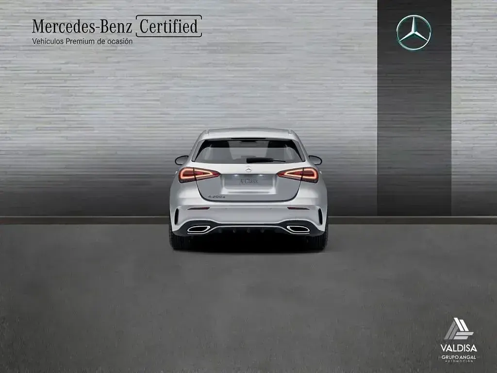 Usado Mercedes A200 AMG line 150 CV (110 kW) 2022 Gris / plateado Berlina