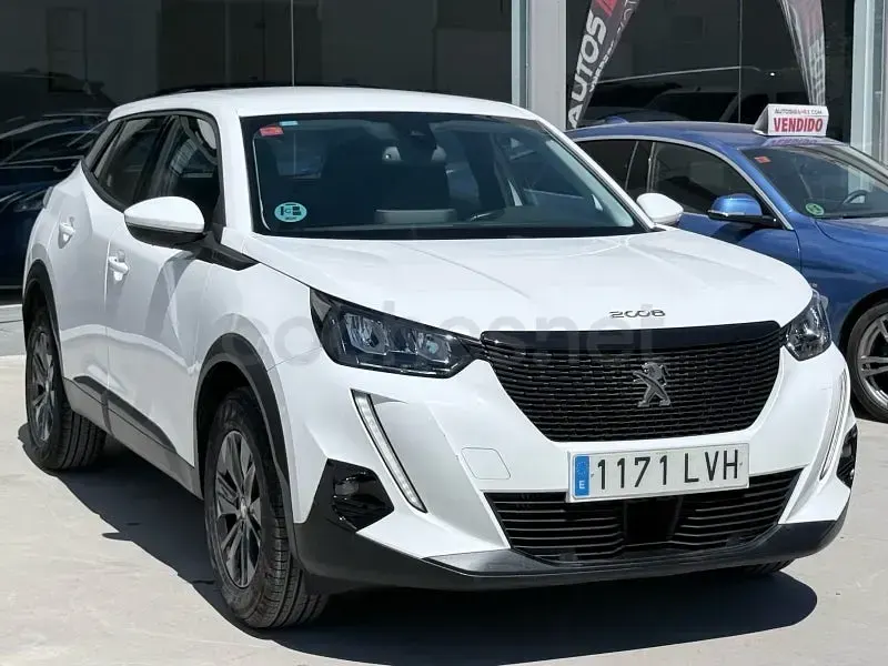 Usado Peugeot 2008 Allure 100 CV (73 kW) 2019 Blanco SUV