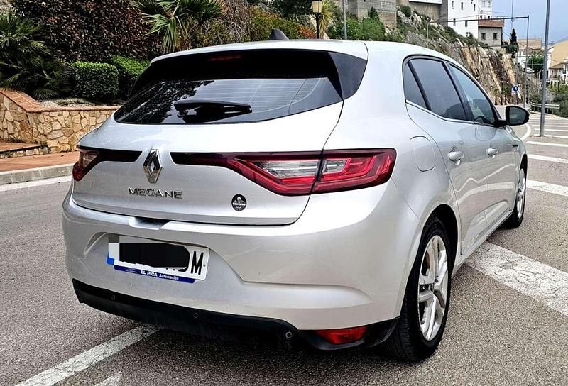 Usado Renault Mégane IV Bose Edition 116 HP (85 kW) 2018 Cinzento Citadino
