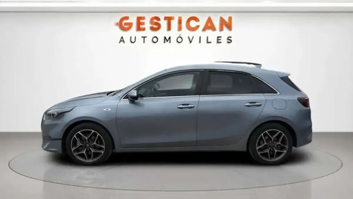 Usado Kia Ceed 120 CV (88 kW) 2023 Plateado Utilitario