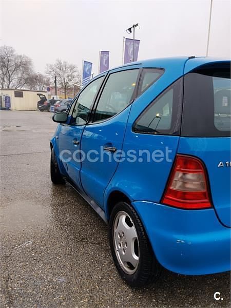 Usado Mercedes A160 Elegance 102 CV (75 kW) 1999 Azul Monovolumen