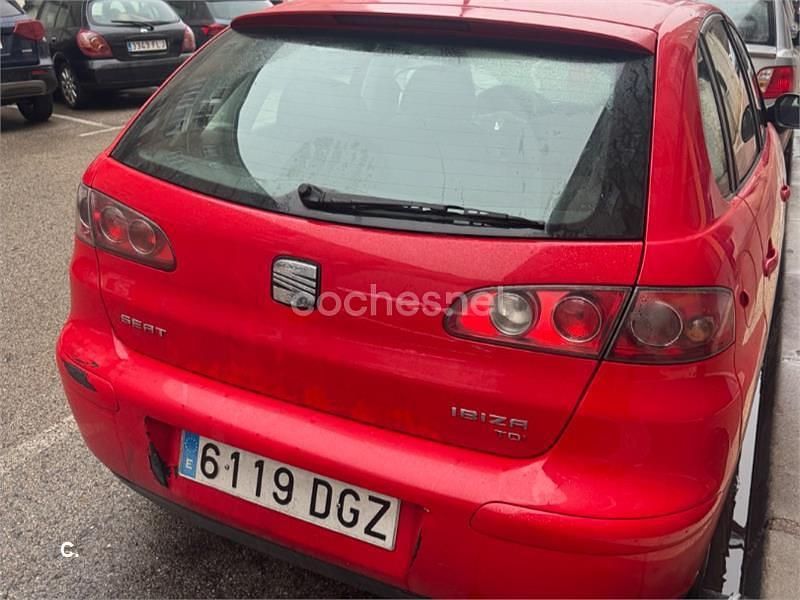 Usado Seat Ibiza Sport 100 CV (73 kW) 2005 Rojo Berlina