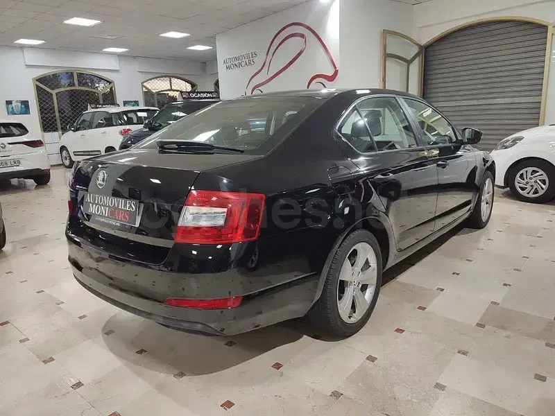 Usado Skoda Octavia GreenLine 110 CV (80 kW) 2016 Negro Familiar