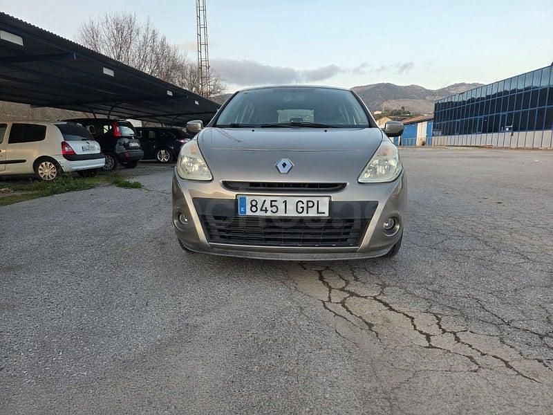 Usado Renault Clio II Expression 70 CV (51 kW) 2009 Marrón Berlina