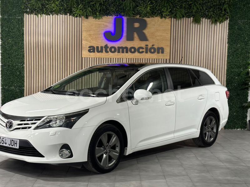 Blanco Usado 2015 Toyota Avensis Advance Familiar | 10.900 € (Caro) - Imagen 1/4