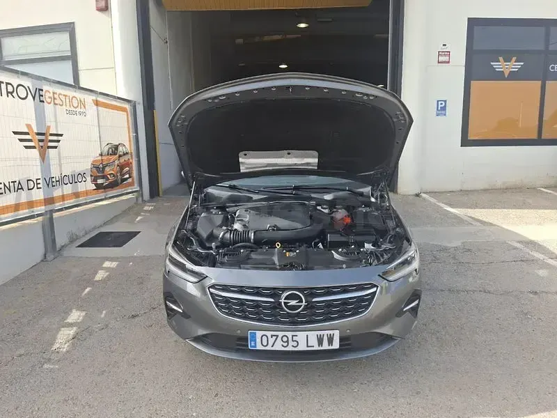 Usado Opel Insignia Business 170 HP (125 kW) 2022 Cinzento Sedan