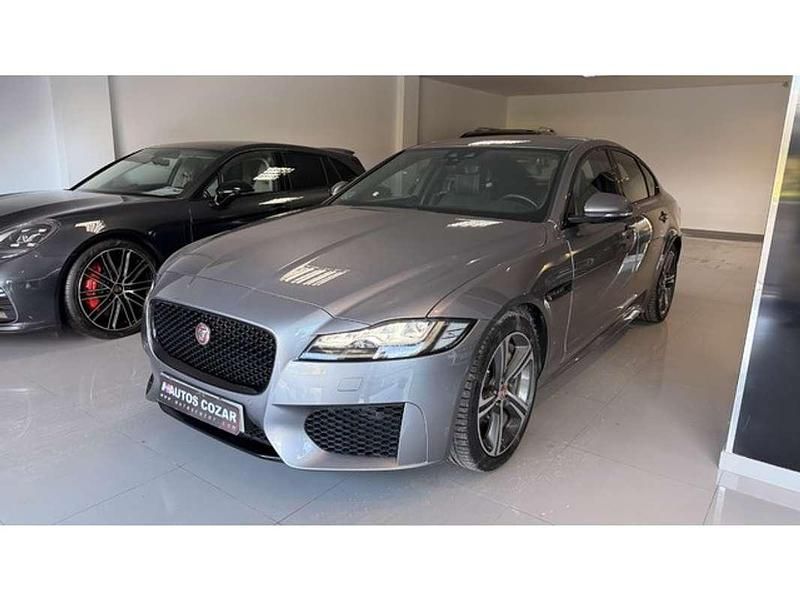 Usado Jaguar XF Chequered Flag 179 CV (131 kW) 2020 Gris Berlina