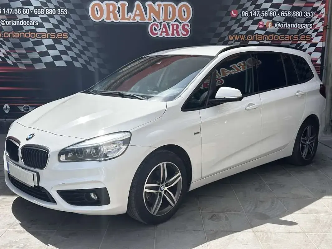 Usado BMW 218 Gran Tourer Sport Line 150 CV (110 kW) 2017 Blanco Monovolumen