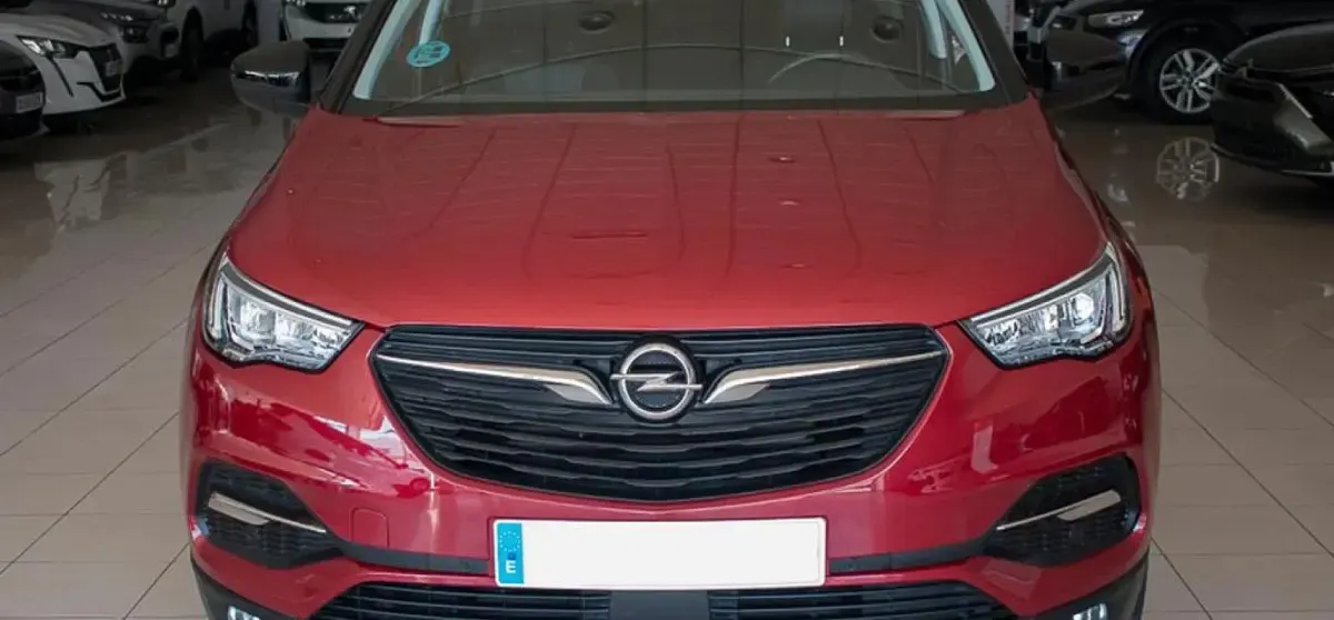 Usado Opel Grandland X Design & Tech 131 CV (96 kW) 2021 Rojo burdeos SUV
