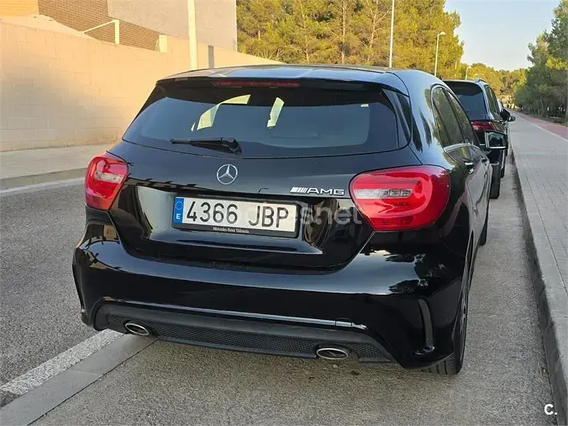 Usado Mercedes A200 AMG line 136 CV (100 kW) 2014 Negro Utilitario