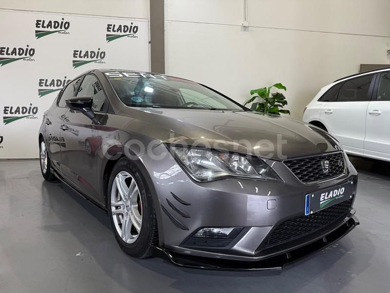 Usado Seat Leon FR 150 CV (110 kW) 2020 Gris / plata Berlina