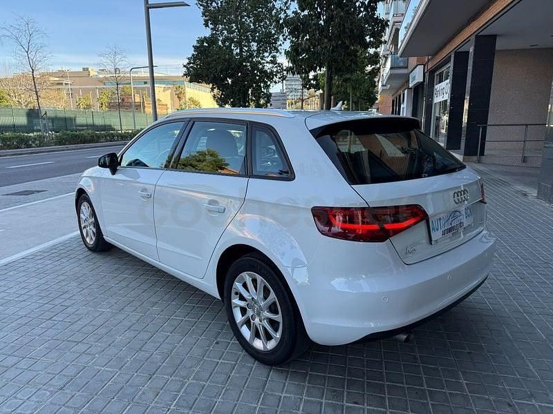 Usado Audi A3 Attraction 110 CV (80 kW) 2015 Blanco Berlina