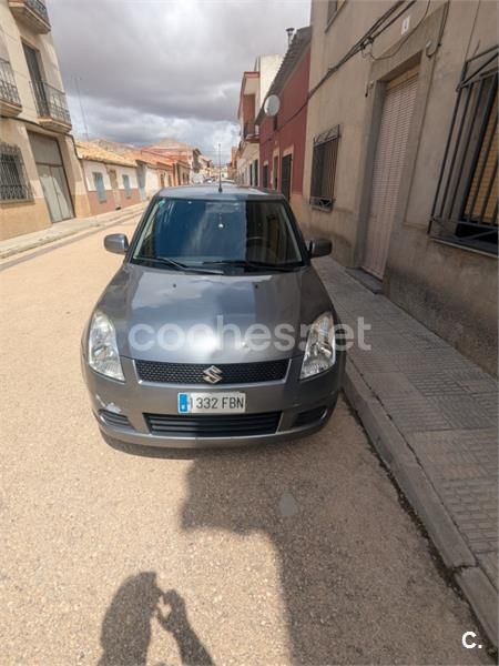 Gris / plata Usado 2006 Suzuki Swift GL Berlina | 3700 € (Buen precio) - Imagen 1/4