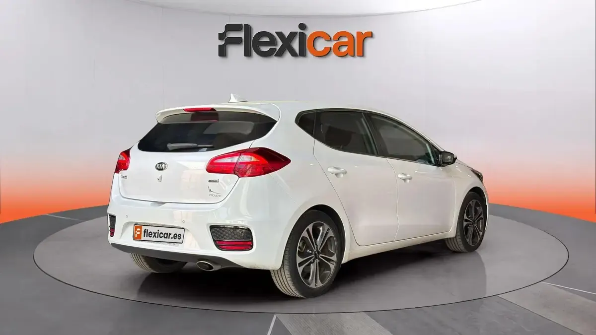 Usado Kia Ceed 136 CV (100 kW) 2018 Blanco Utilitario