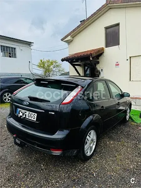 Usado Ford Focus Ghia 136 CV (100 kW) 2005 Negro Berlina