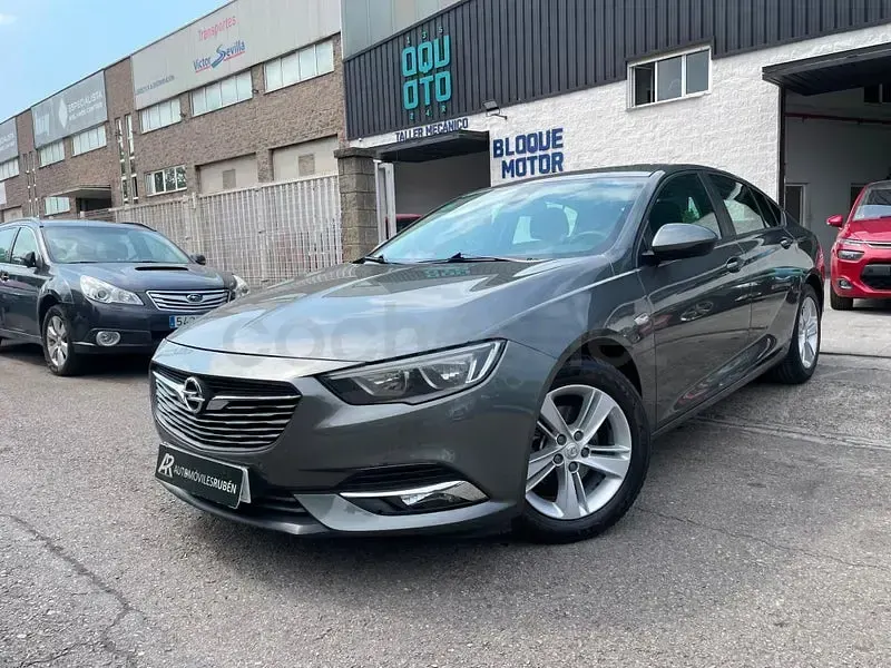 Usado Opel Insignia Innovation 136 CV (100 kW) 2019 Negro Familiar