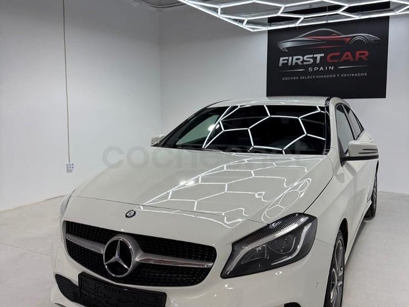 Usado Mercedes A180 AMG line 122 CV (89 kW) 2015 Blanco Berlina