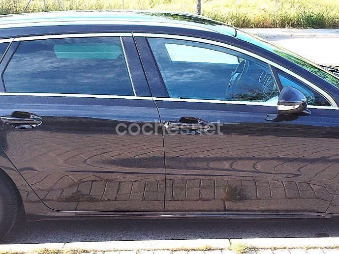 Usado Peugeot 508 Active 120 CV (88 kW) 2018 Negro Familiar