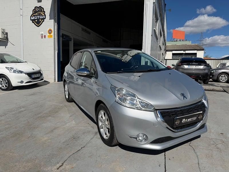 Usado Peugeot 208 Active 82 CV (60 kW) 2014 Gris / plata Utilitario