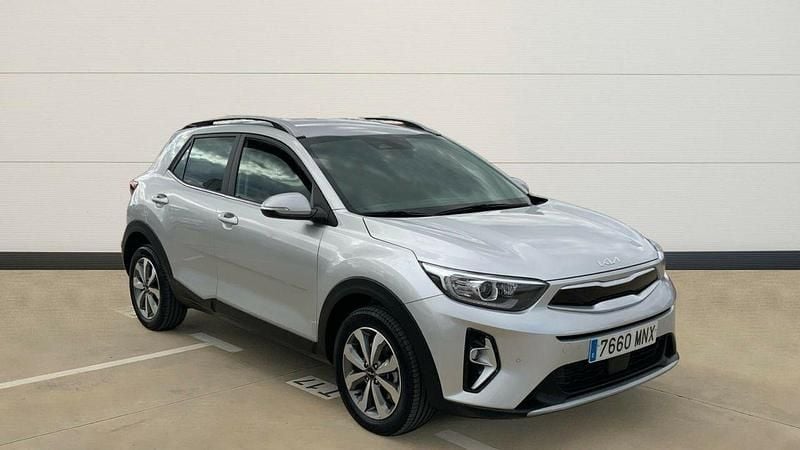 Gris Usado 2024 Kia Stonic SUV | 19.700 € (Precio justo) - Imagen 1/4