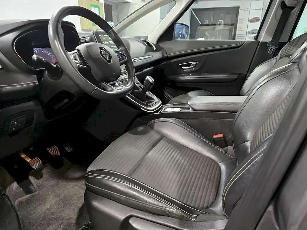 Usado Renault Grand Scénic IV Zen 140 CV (102 kW) 2020 Negro Monovolumen