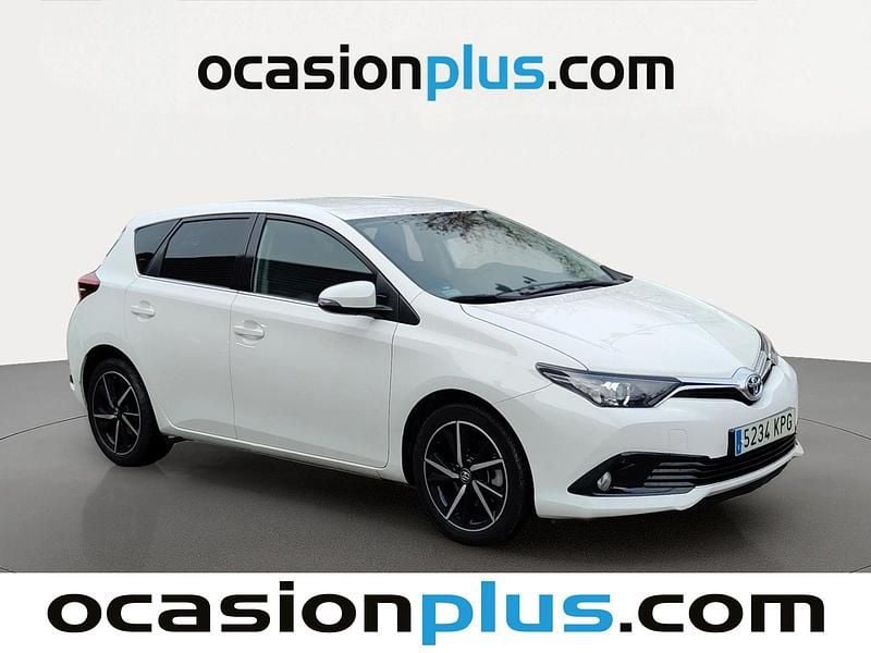 Usado Toyota Auris 136 CV (100 kW) 2018 Blanco