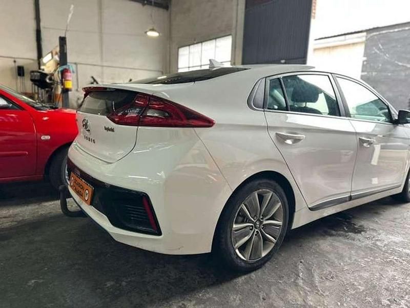 Usado Hyundai Ioniq 141 CV (103 kW) 2018 Blanco Utilitario