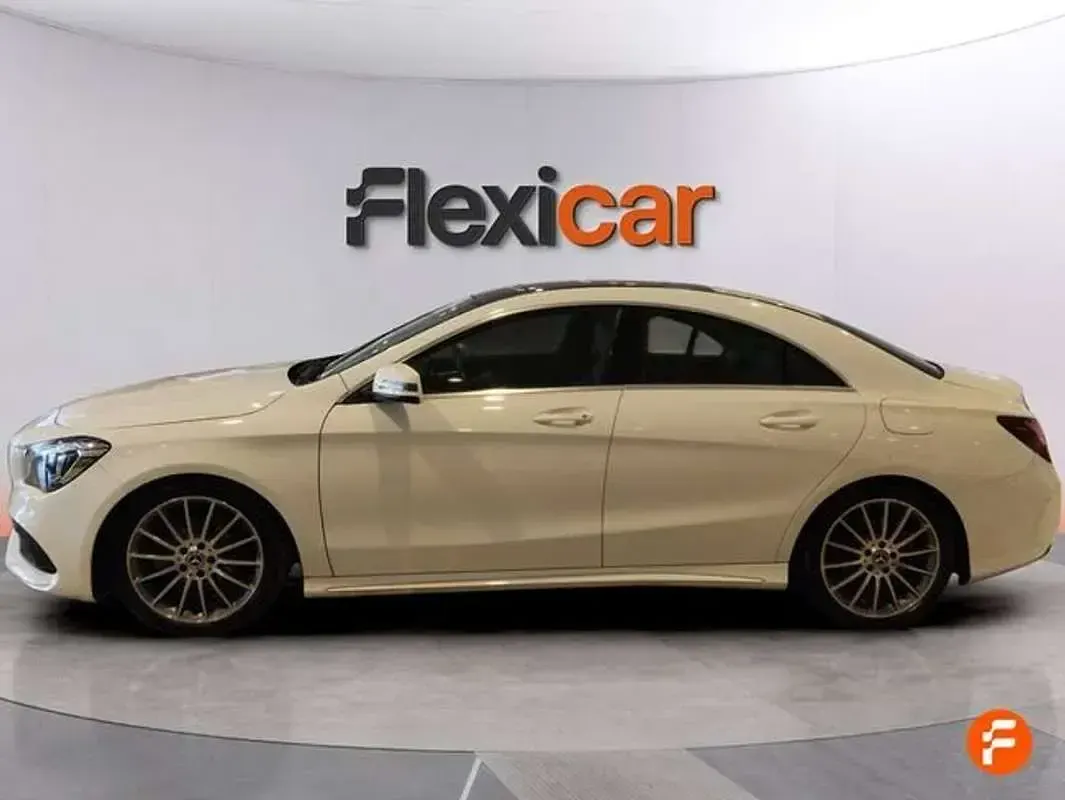 Usado Mercedes CLA180 122 CV (89 kW) 2018 Blanco Berlina