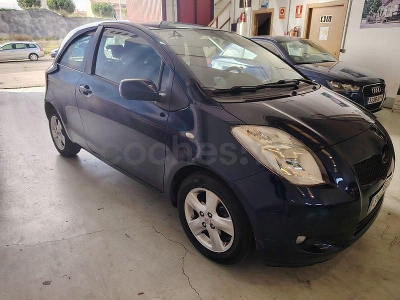 Usado Toyota Yaris Luna 87 CV (63 kW) 2006 Azul Berlina