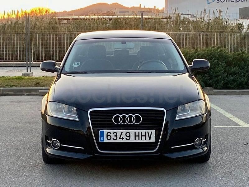 Usado Audi A3 Ambiente 140 CV (102 kW) 2012 Negro Utilitario